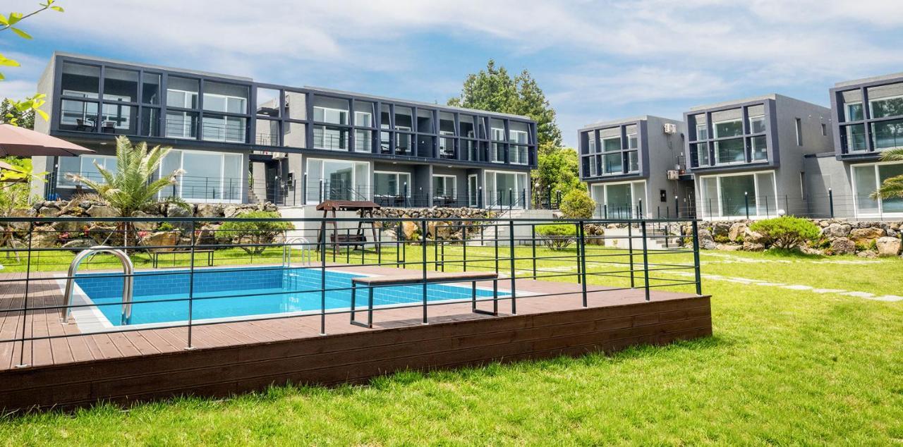 Donnaeko Pension Seogwipo Exteriör bild