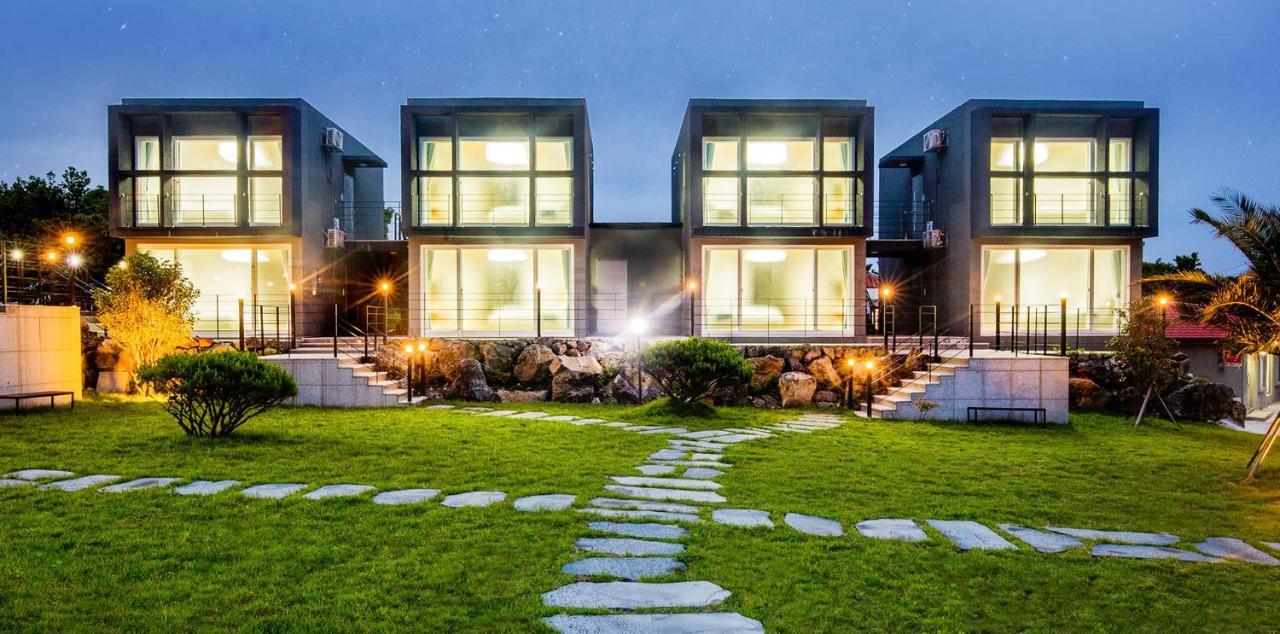 Donnaeko Pension Seogwipo Exteriör bild