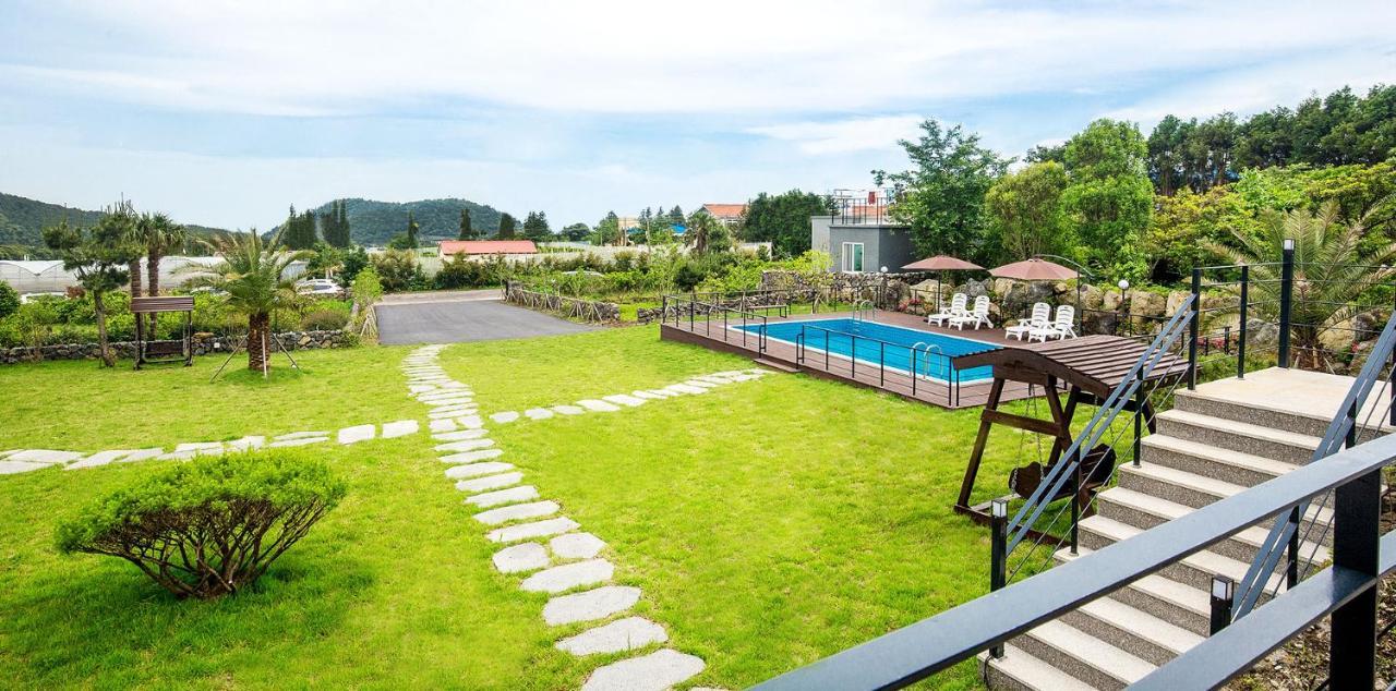 Donnaeko Pension Seogwipo Exteriör bild