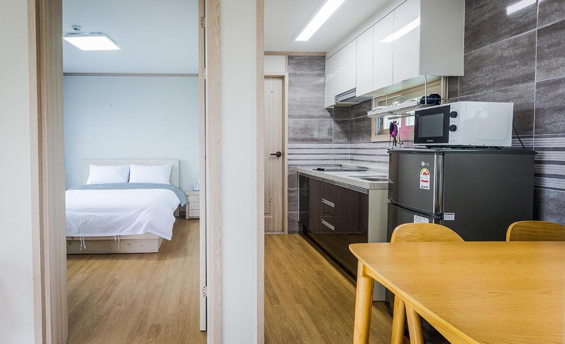 Donnaeko Pension Seogwipo Exteriör bild