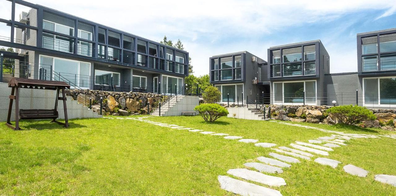 Donnaeko Pension Seogwipo Exteriör bild